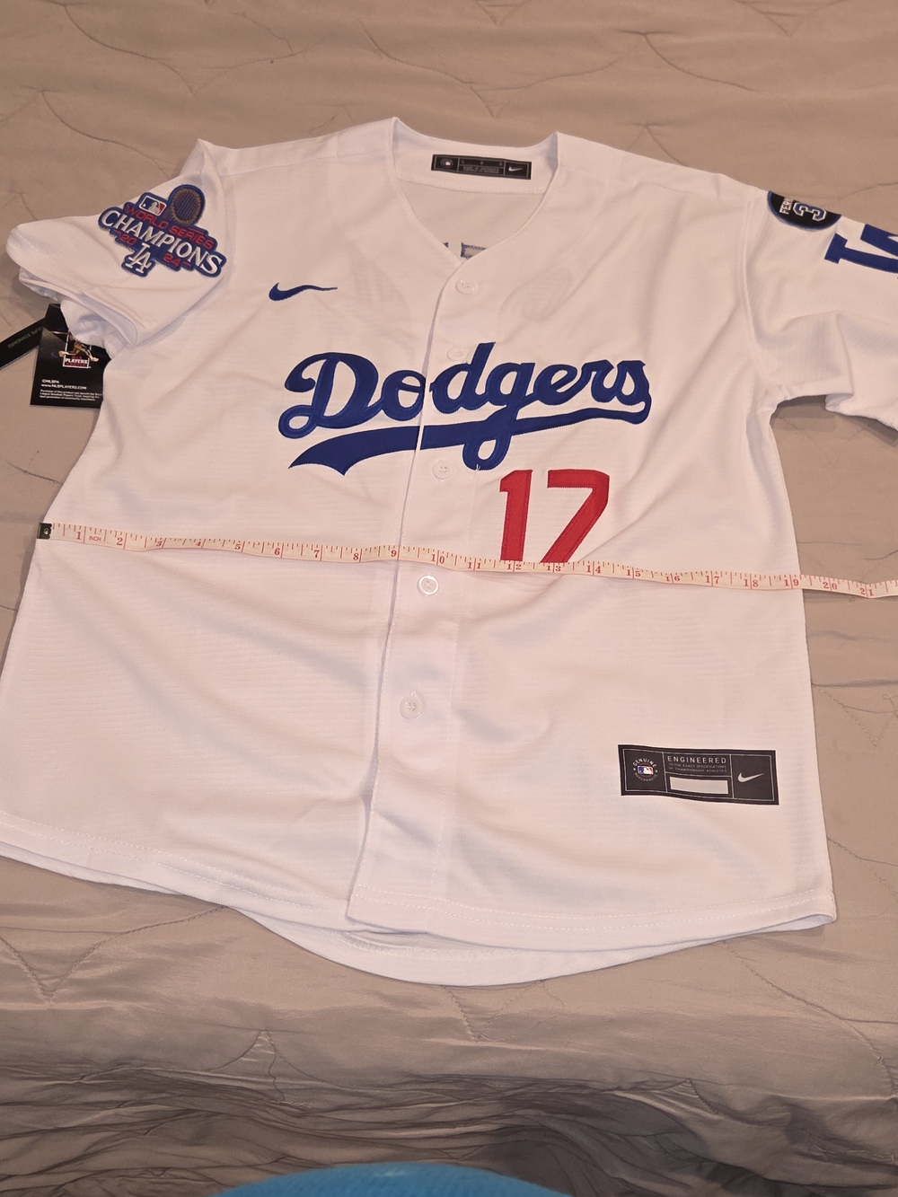Nike White Dodgers Ohtani Jersey with Red 17 -World Champions Kids Sz L
